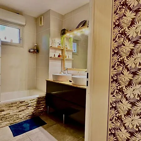 Bien Etre - Piscine, Parking, Clim Apartment *